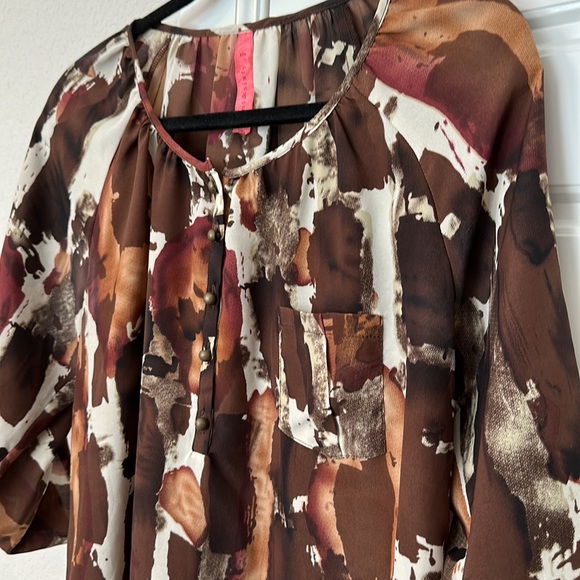 🍁Fall Finds🍂 
Eight Sixty pattern blouse - Picture 2 of 6